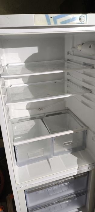 Продам холодильник indesit