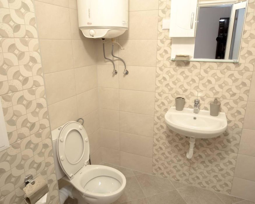 Дава се под наем Двустаен апартамент в Бургас, Център - 45 кв.м за 612 € - Снимка #5