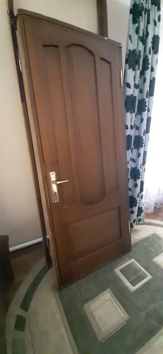 Продам новую деревянную дверь