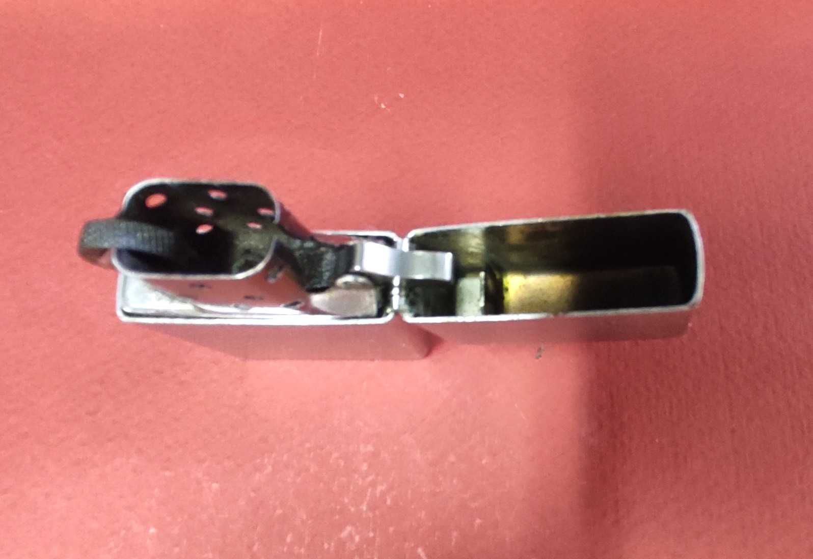 Оригинална запалка ZIPPO от 2004 г., мн. запазена