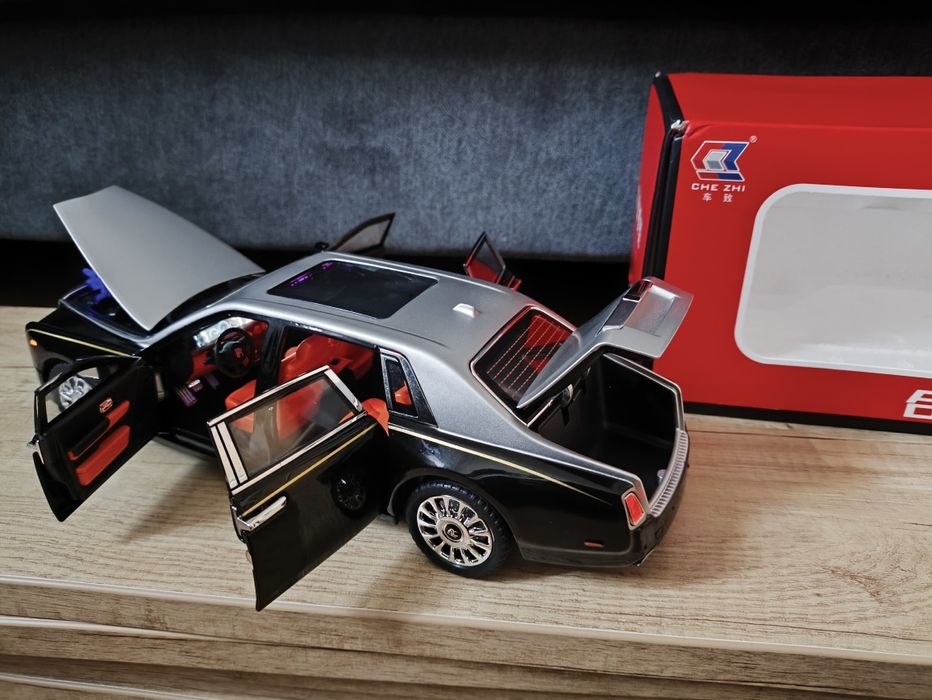 Vand macheta Rolls Royce cu sunet si lumini scara 1/18