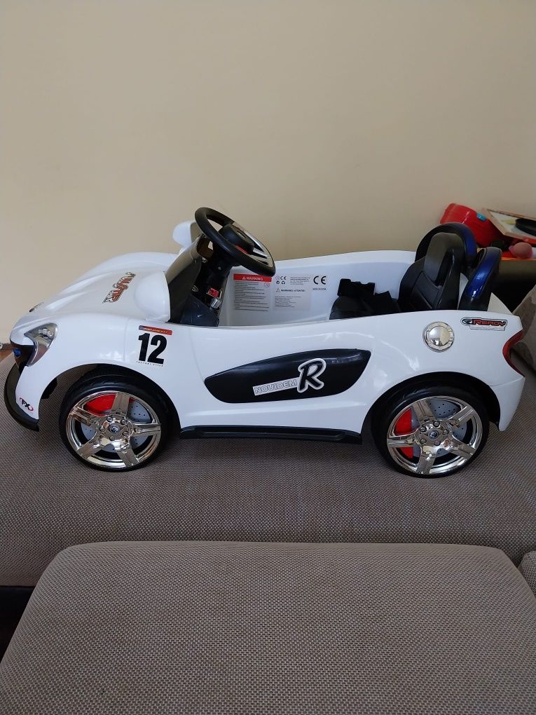 Детска електрическа кола