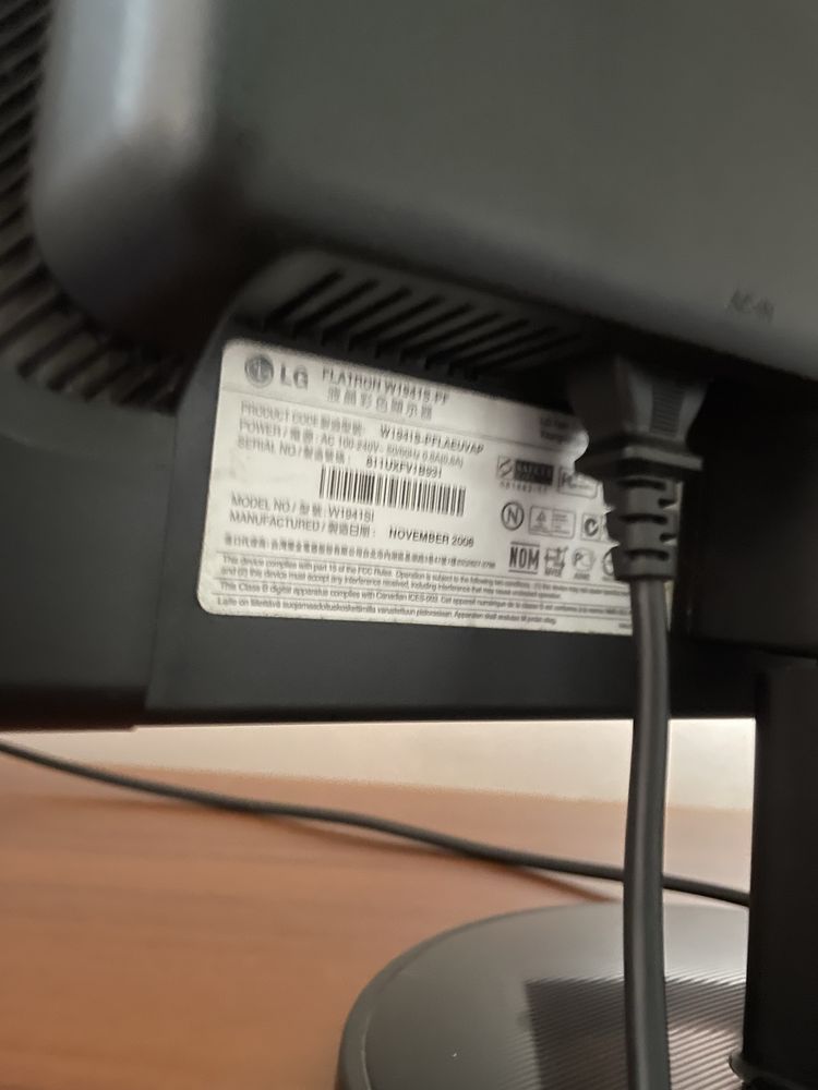 Продавам два монитора LG комплект