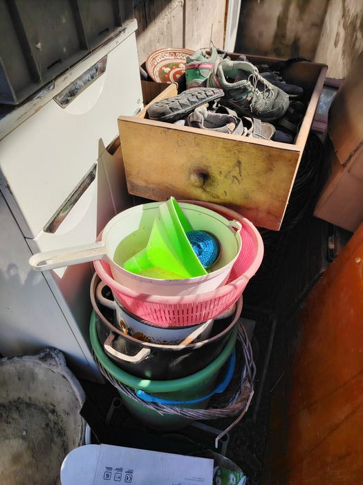 Посуда, кастрюли, казаны, чашки, чайники