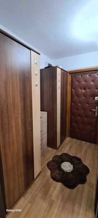 Închiriez garsonieră!