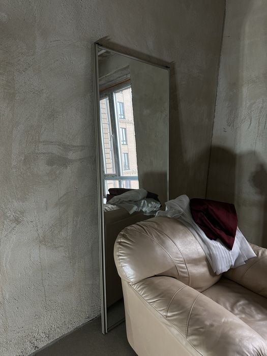 Продам кресло и зеркало в пол в офис мягкое бежевое кожзам