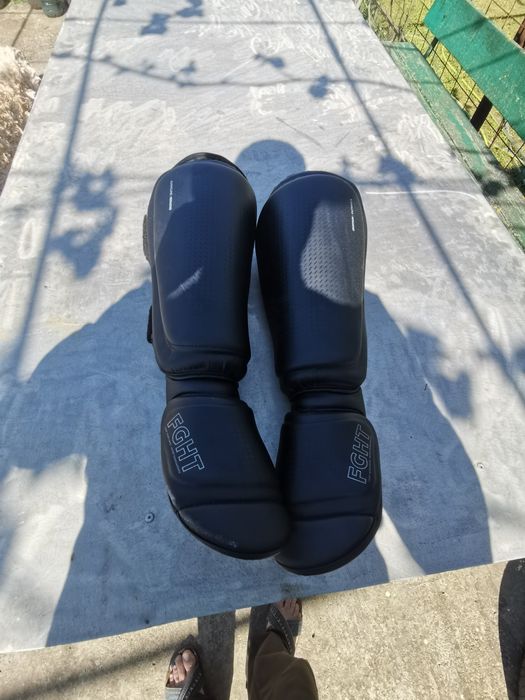 Protecții tibie și picior