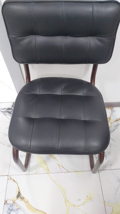 Офисный стул кожа