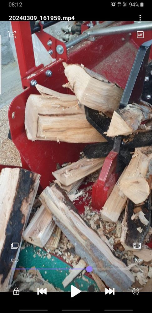 Taiat si despicat lemne automatizat