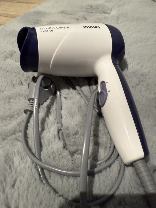 Uscator de par Philips 1400 W mov cu alb