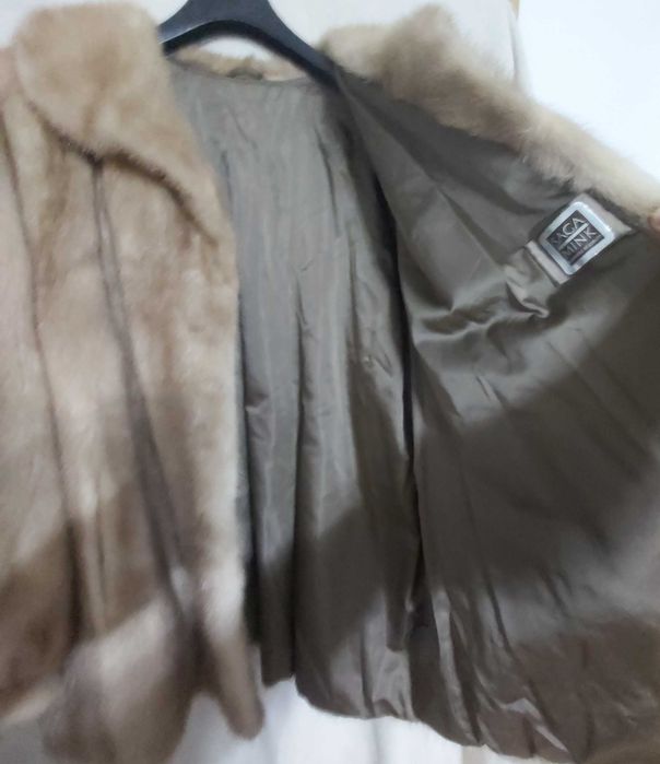 Haina de blana de nutrii.