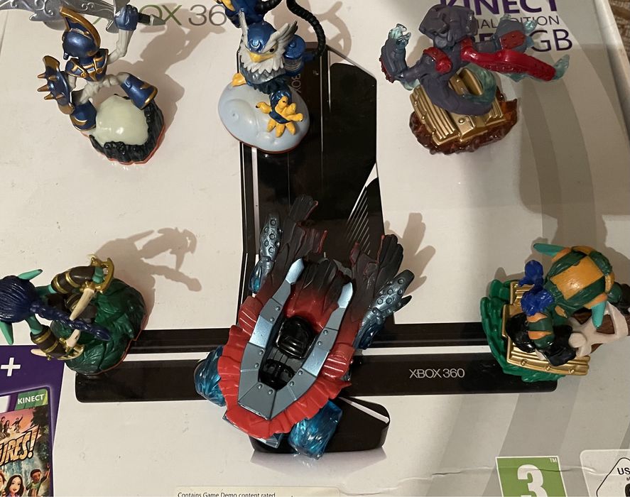 26 figurine portal și disc xbox 360 edition SKYLANDERS SUPERCHARGERS