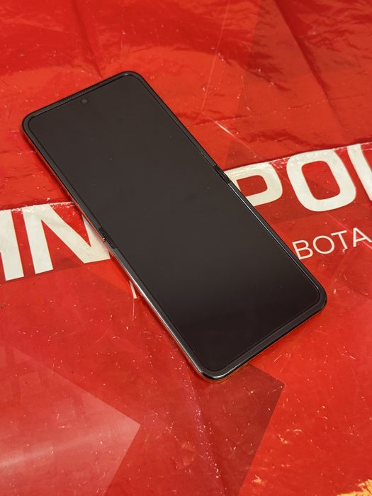 КАТО НОВ 256GB Motorola Razr 50 Technopolis Гаранция 2027 г. Orange