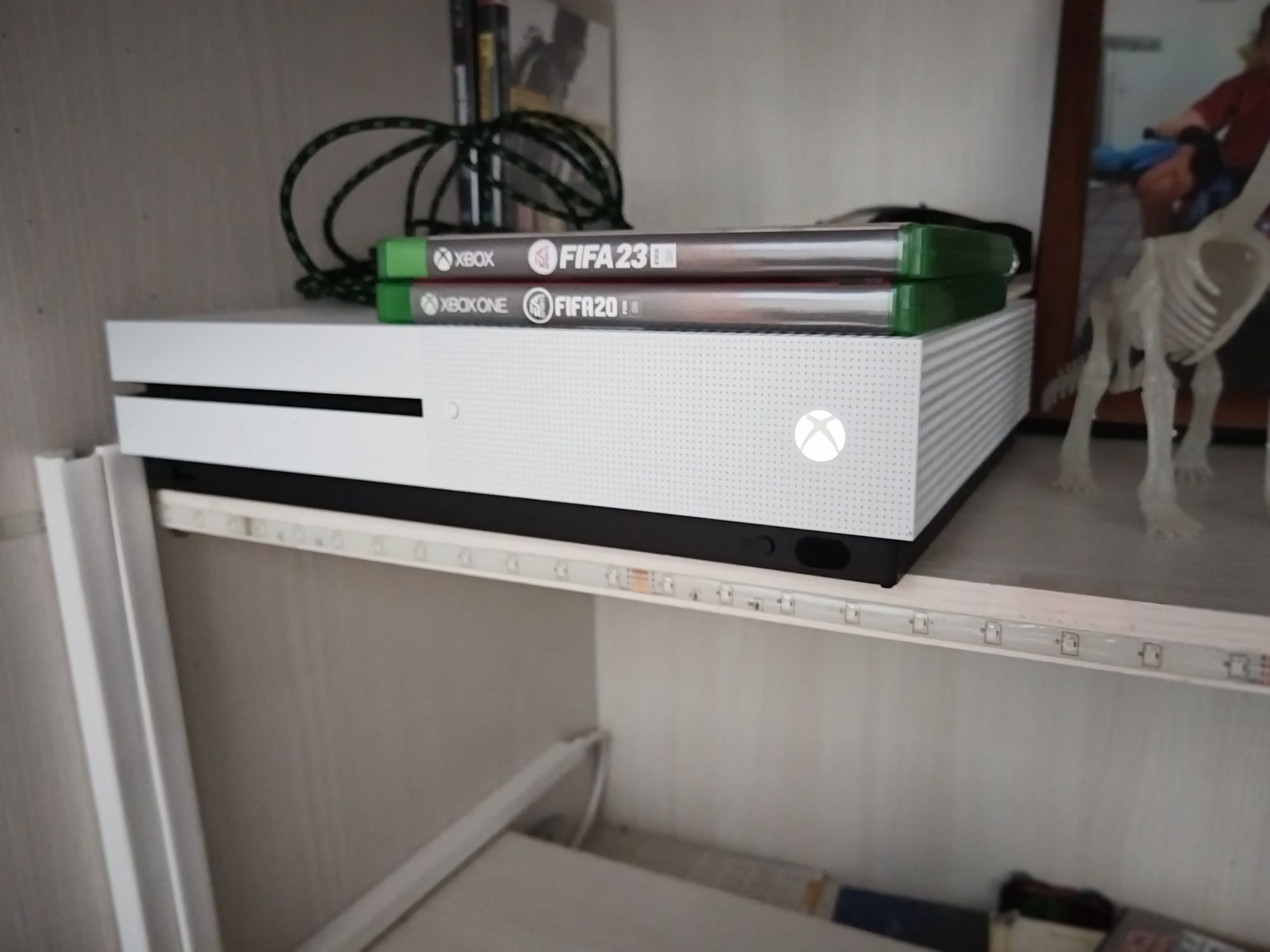 Vand xbox one s cu fifa