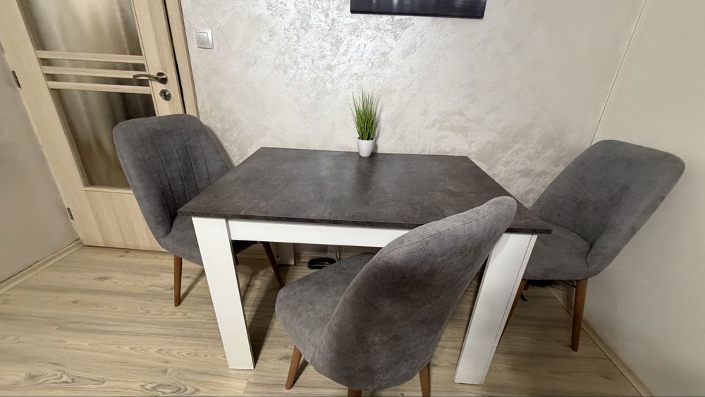 Кухненска/Трапезна/ Маса + 3 стола