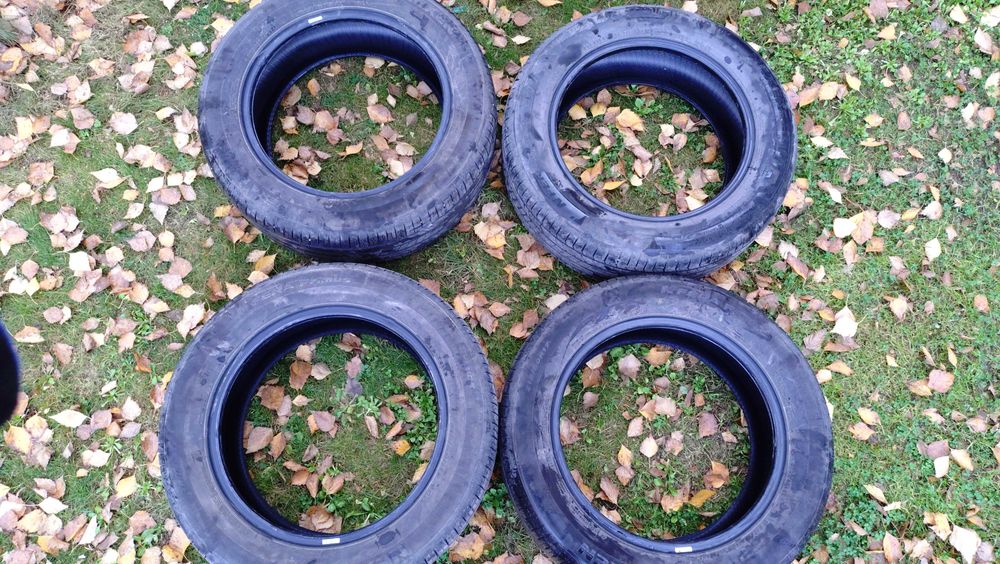 Vând anvelope 215/60 R17 ca noi
