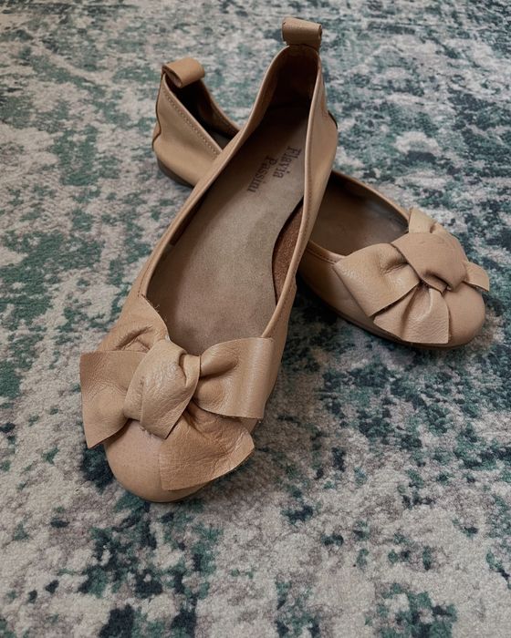 Balerini bej din piele