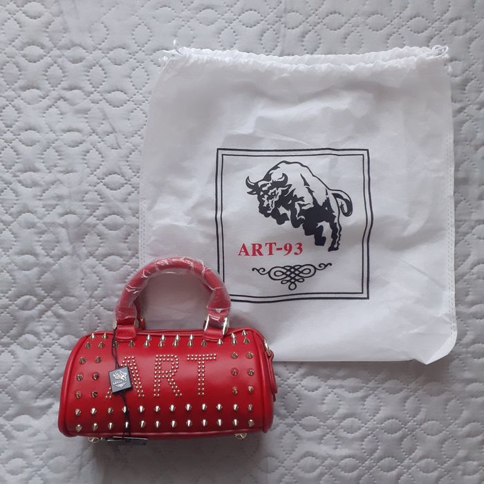 Малка червена чанта Art чисто нова с етикет