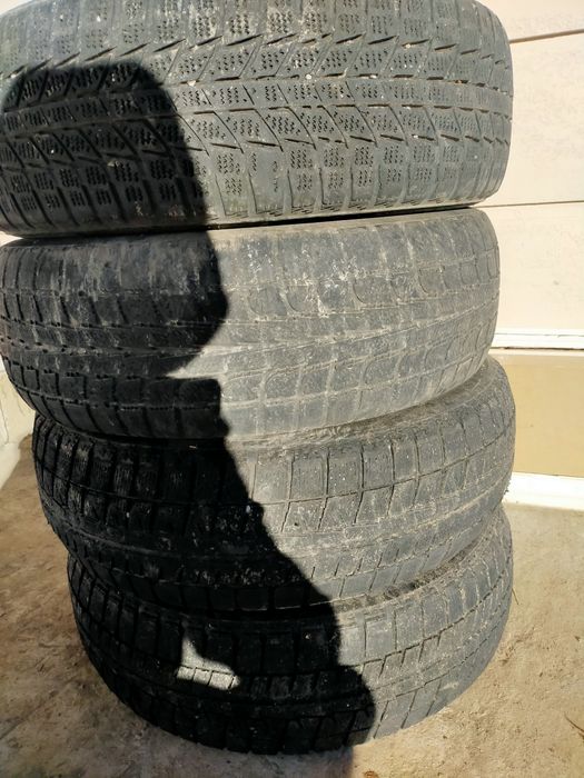 Продам срочно 185/65/15 шины б/у зима