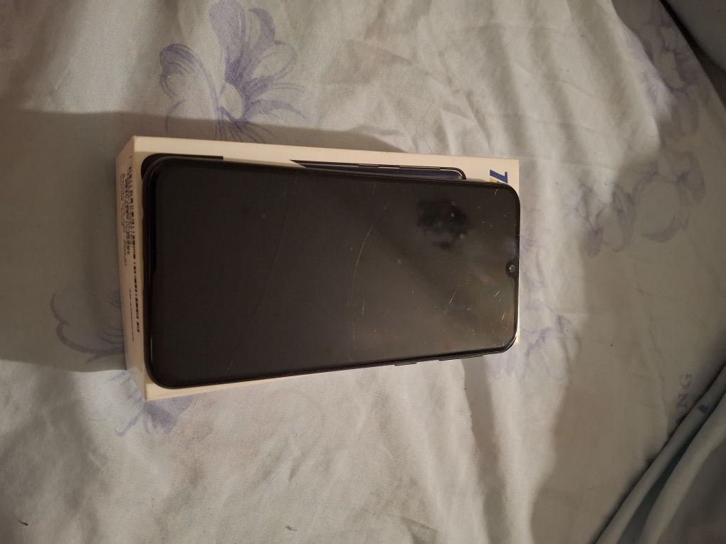 Samsung A40 на запчасти, не рабочий