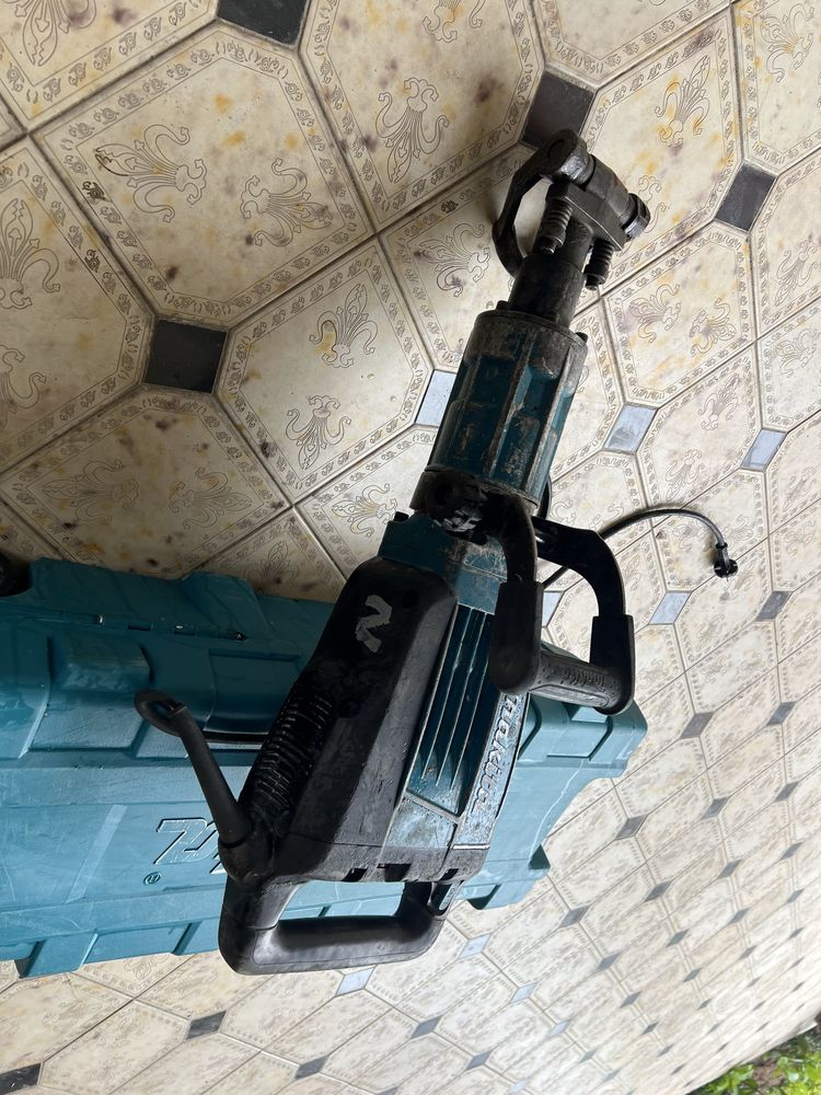 Отбойный молоток Makita HM 1307 CB