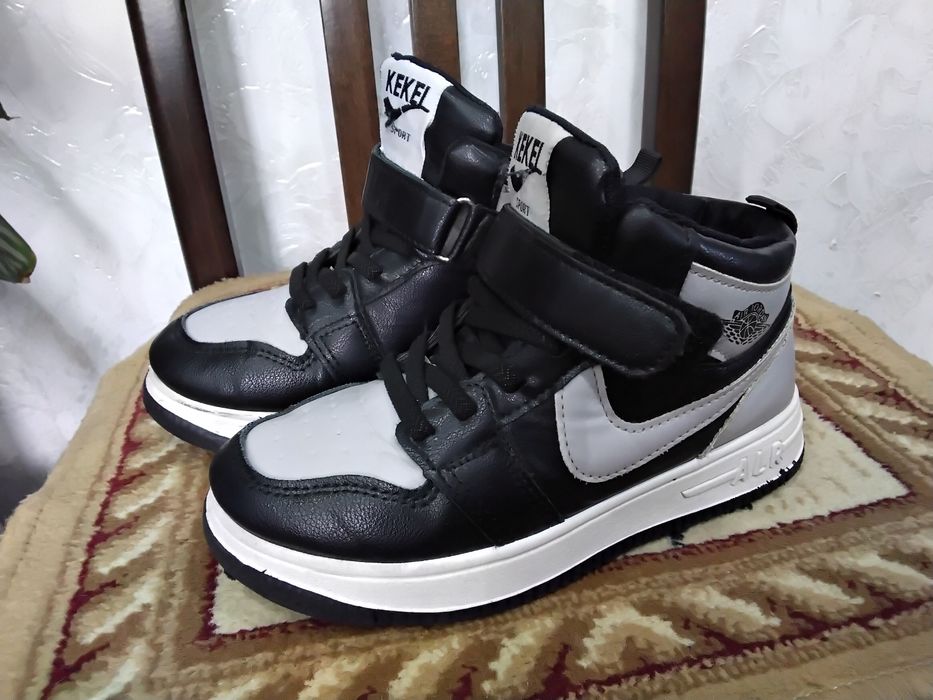 Продам детскую обувь