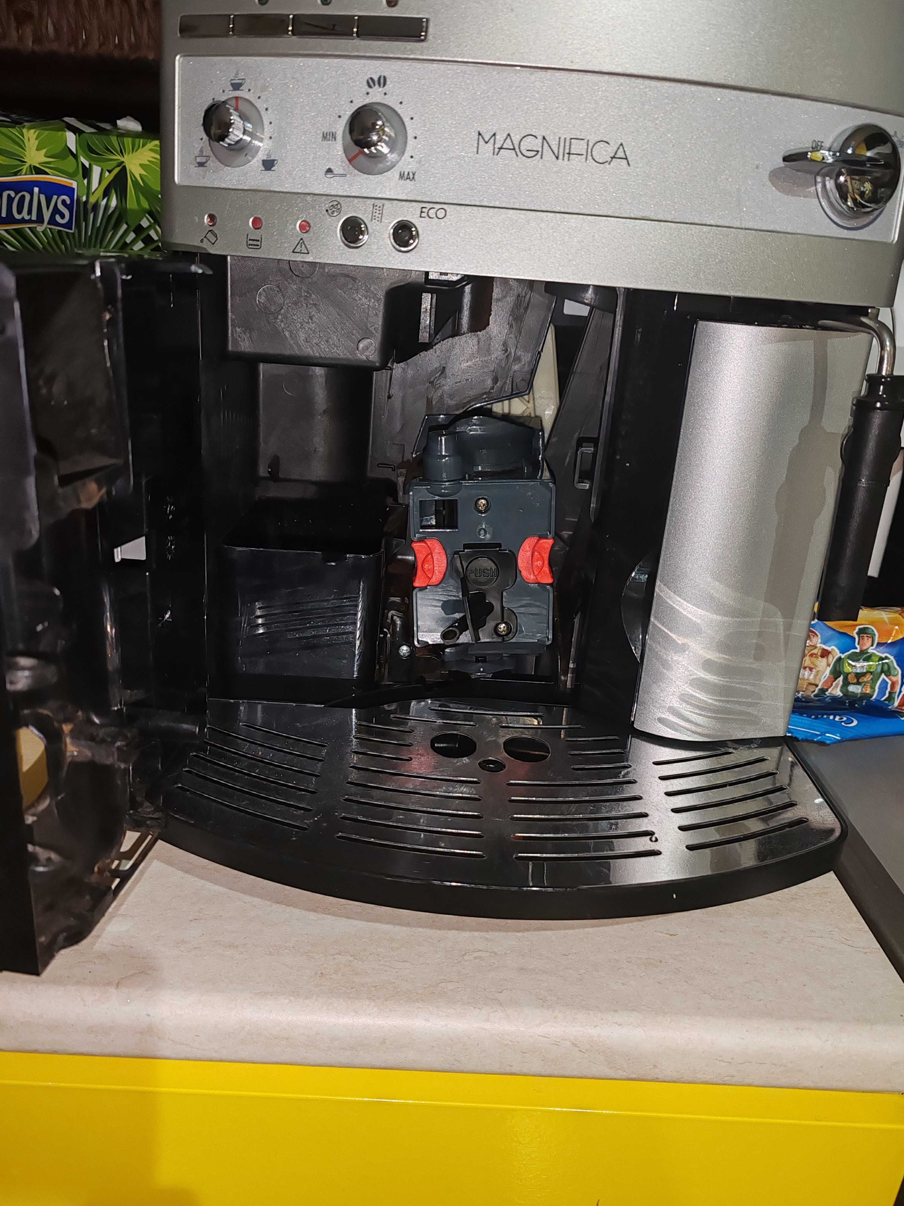 Кафеавтомат Delonghi Magnifica ESAM 3200 - сив
