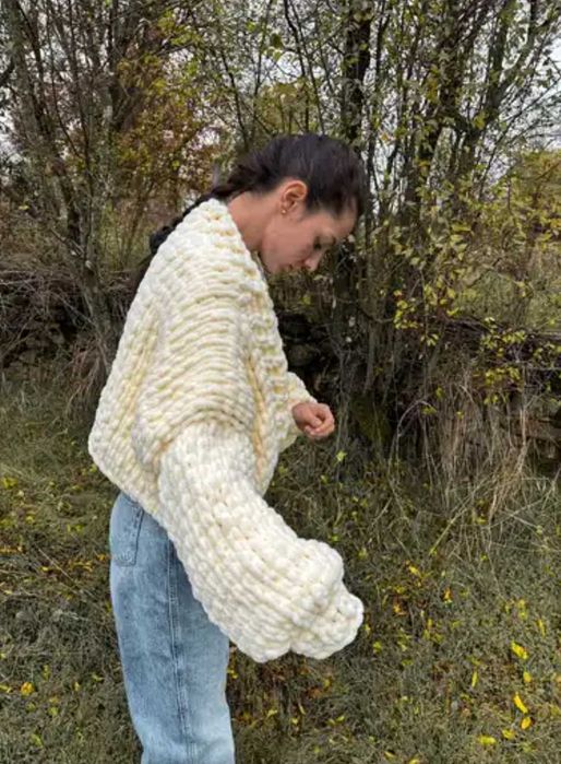 Ръчно плетена жилетка в цвят екрю