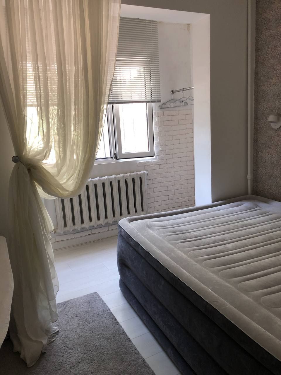 Срочно продается квартира Юнусобад 4 балкон 2х6 1/1/4 Франция с мебель