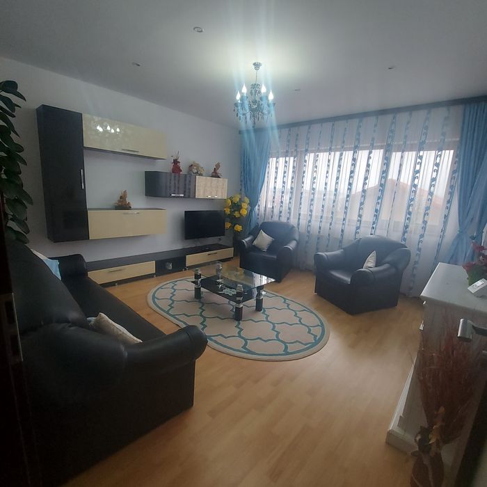 Apartament cu 3 camere decomandat de inchiriat