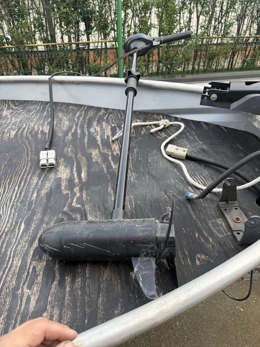 Vand barca de pescuit din aluminiu