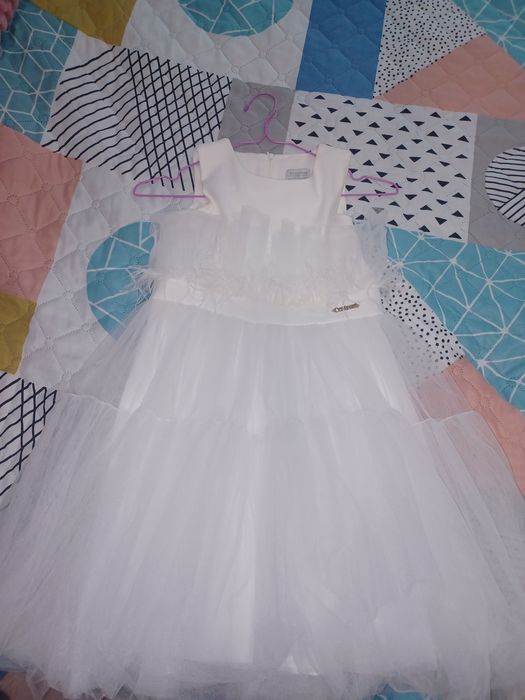 Детски рокли обличани веднъж.