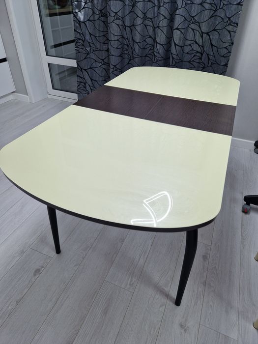 Продам кухонный стол