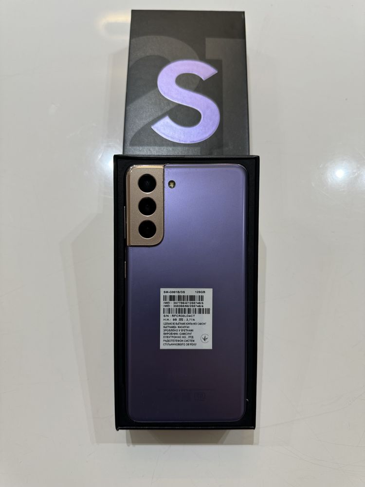 Samsung Galaxy S21 5G и наушники Buds pro