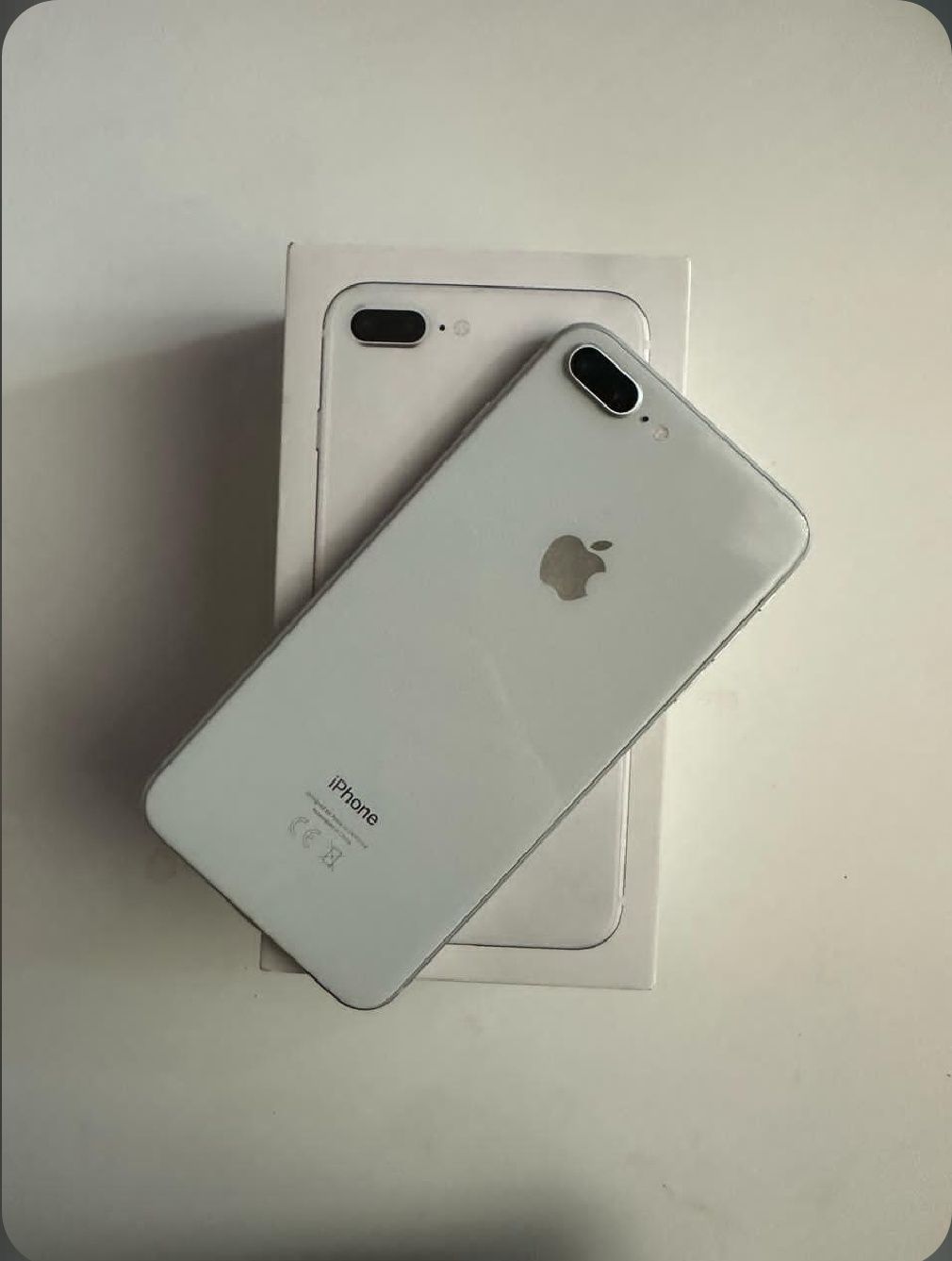 Срочно продаётся iPhone 8+