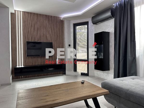 Дава се под наем Двустаен апартамент в Бургас, Център - 68 кв.м за 1000 € - Снимка #1