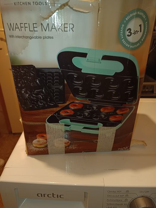 Vând aparat de vafe gogoși și forme