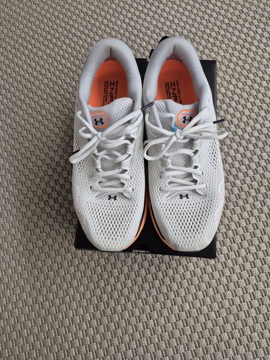 Adidasi Under Armour