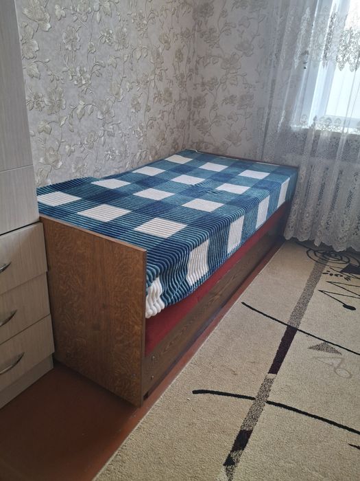 Продам кровать полуторку за 15 000 тысяс