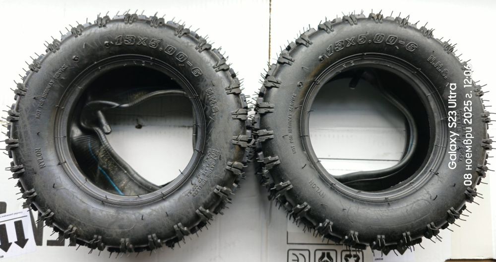 Чисто нови гуми за тракторна косачка.