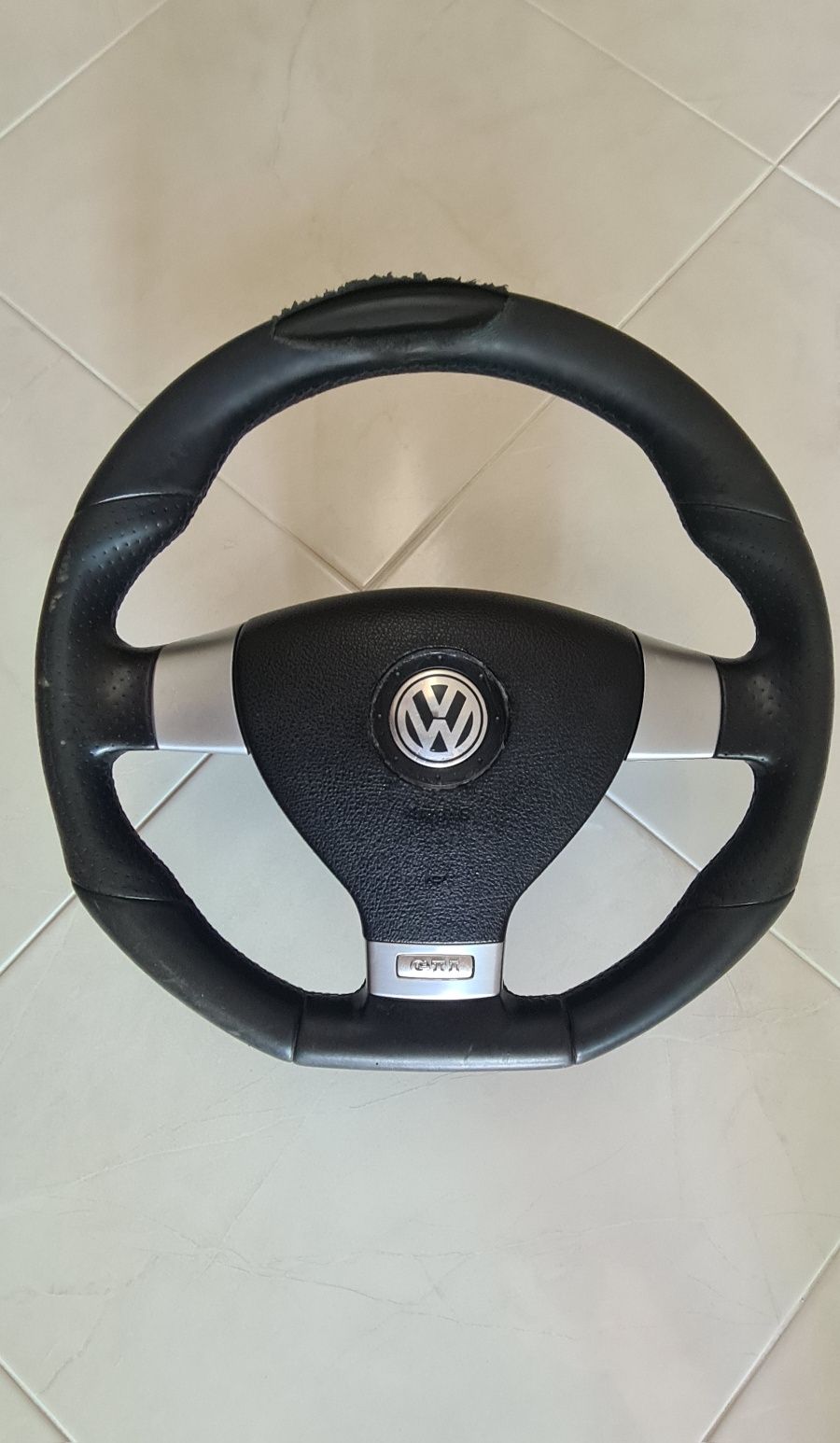 GTI ВОЛАН ЗА ГОЛФ 5 
Волана е за претапициране