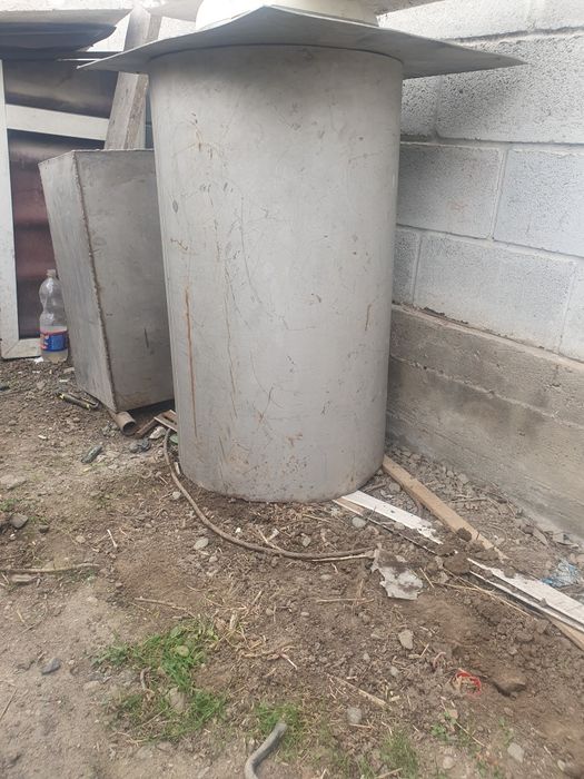 Нержавейка бочка объем 200литров  и есть ещё маленькая на 70 литров