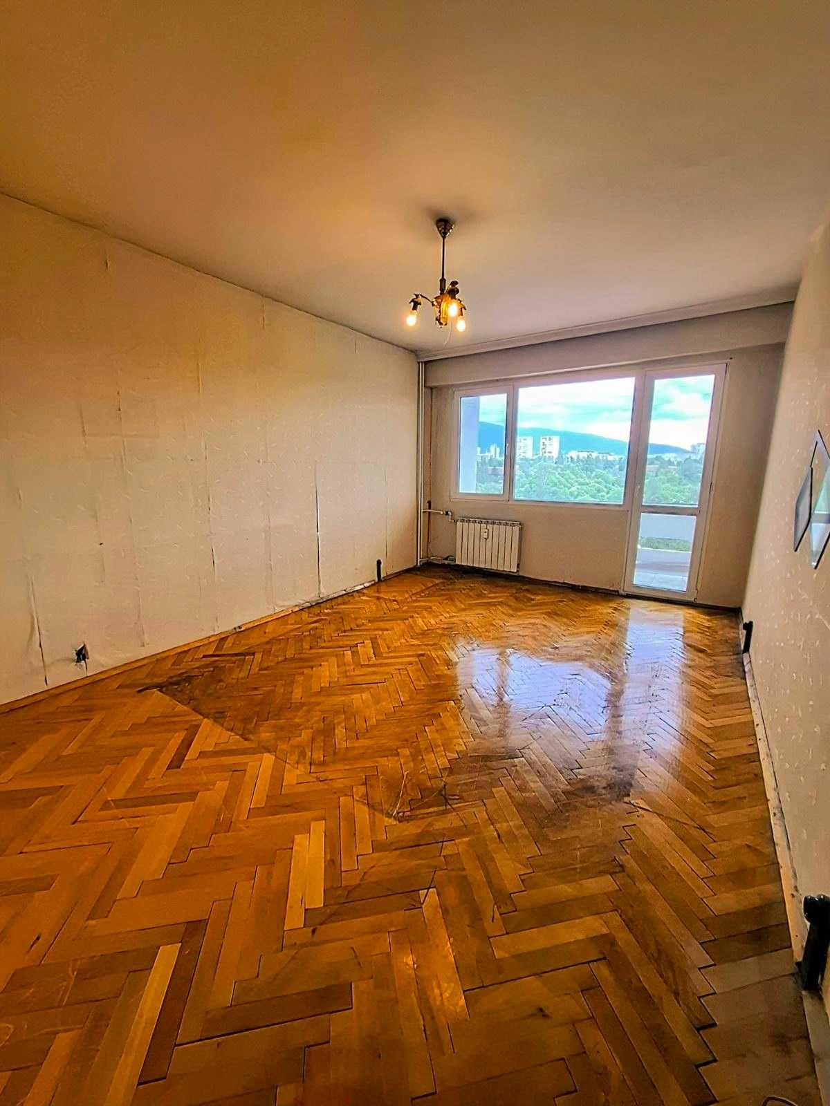 Непреходен тристаен апартамент за продажба в ж.к. Надежда 1, гр. София
