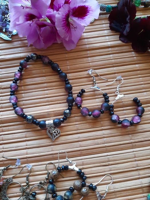 Ръчно изработени уникални бижута от полускъпоценни камъни. Подаръци.