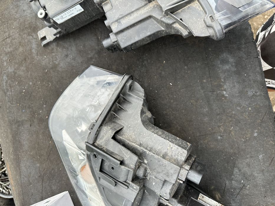 Десен или ляв Фар Audi Q3 8U 2012-2016 добро състояние 8U0941004