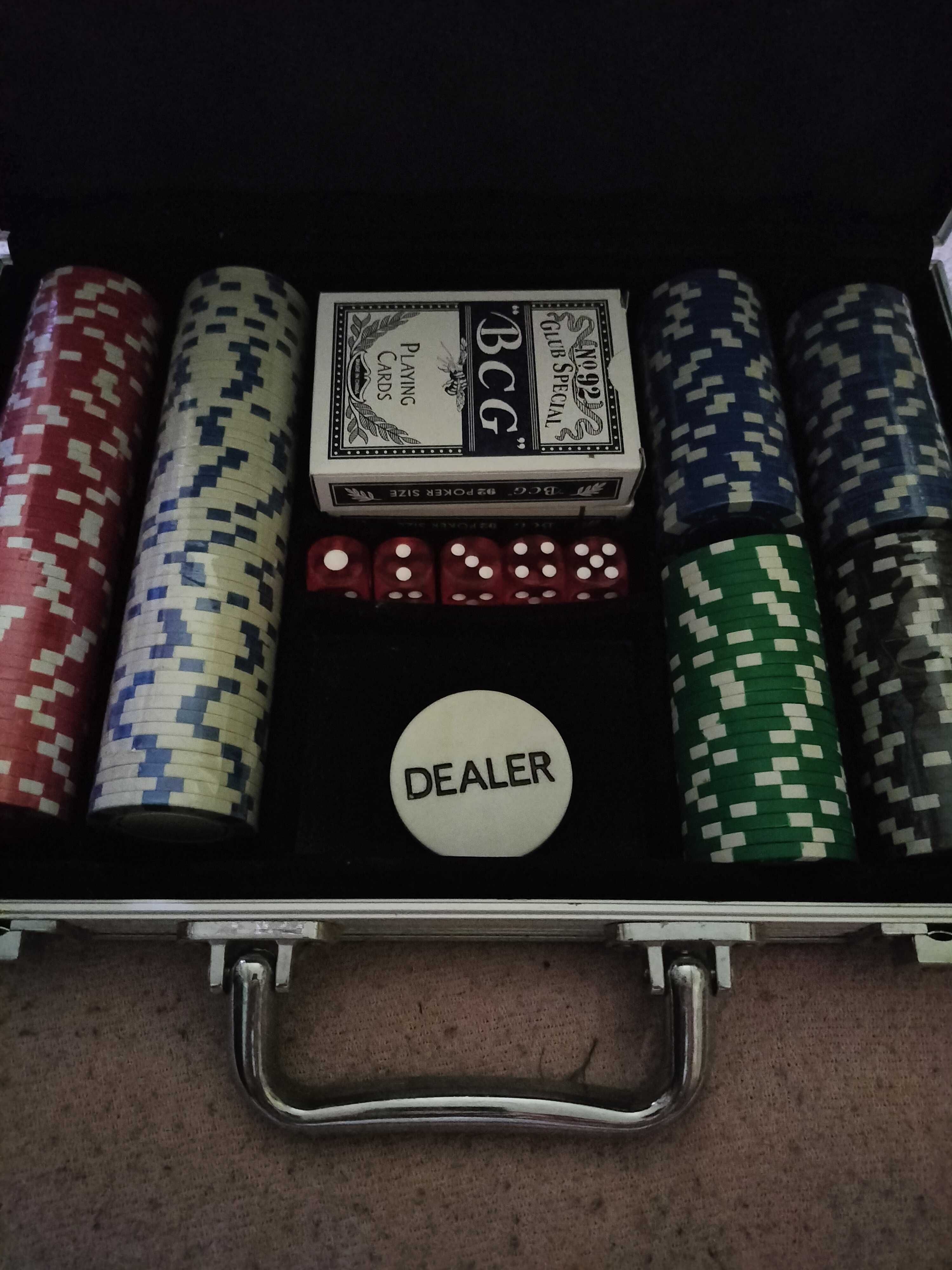 Vând set poker nou