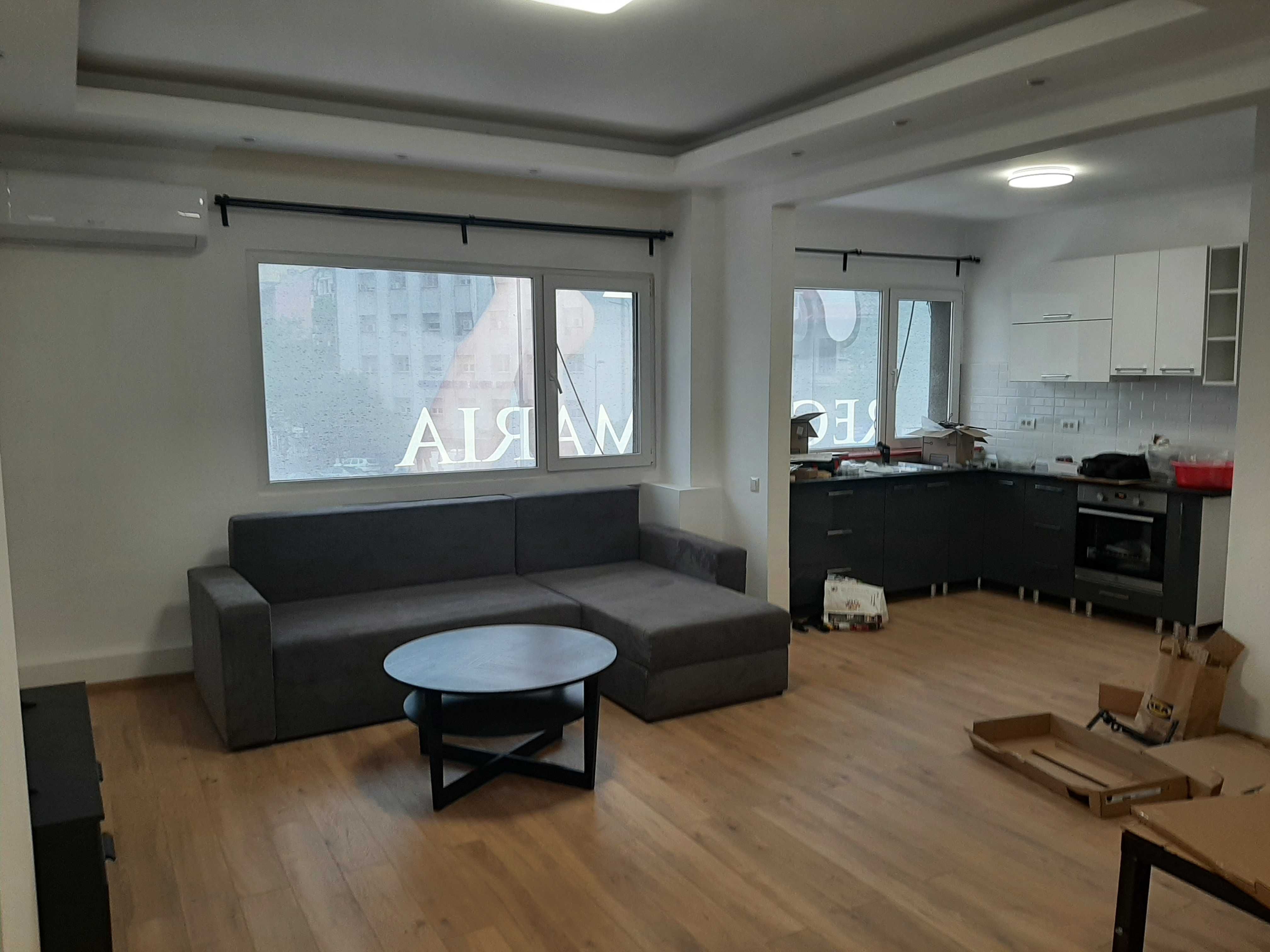 Închiriez apartament 4 camere romana