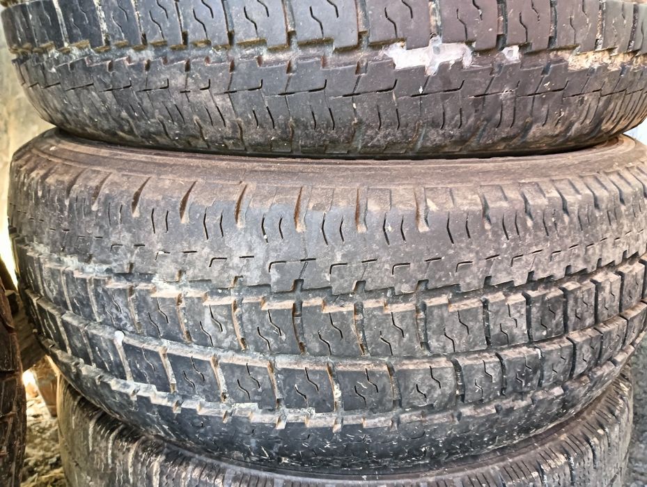 Vând 3 cauciucuri ,16 C