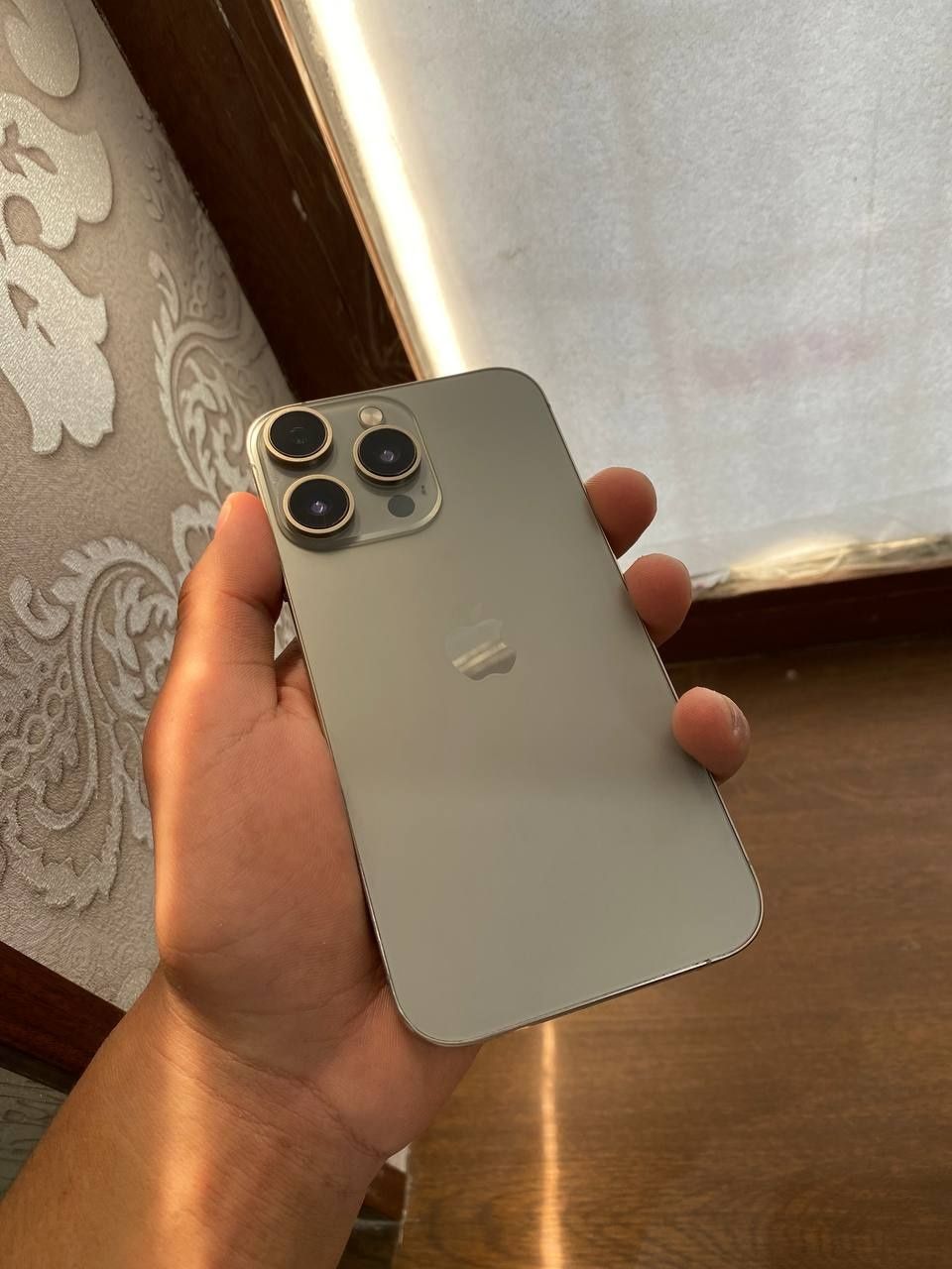 IPhone xr 15 korpus ideal holatda