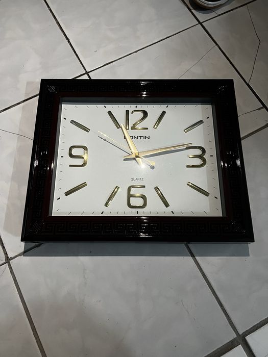 Продаются новый настенные часы за 5000 тг.